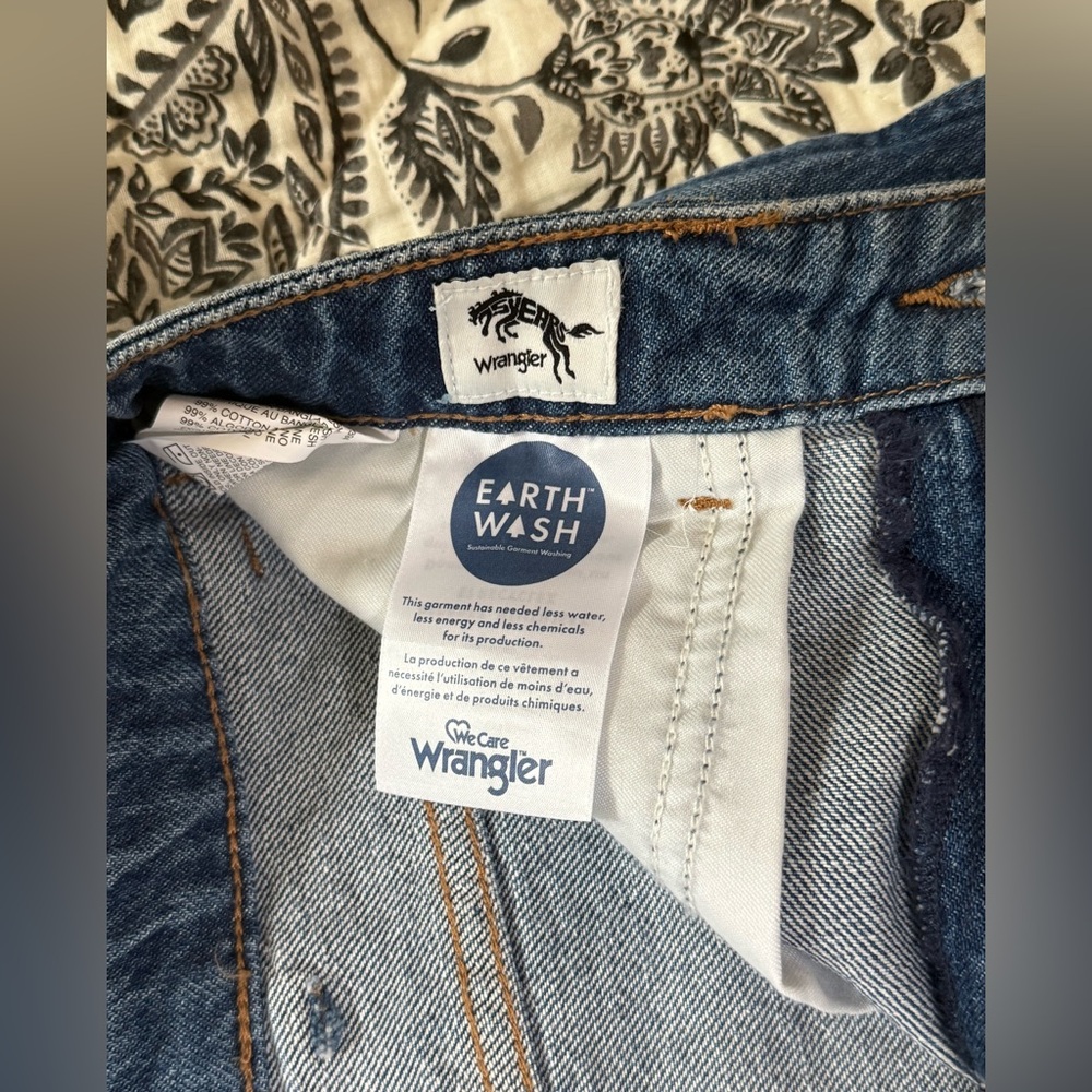 NWOT ✨ WOMEN'S HIGH RISE MID-LENGTH COWBOY SHORT - Picture 6 of 9